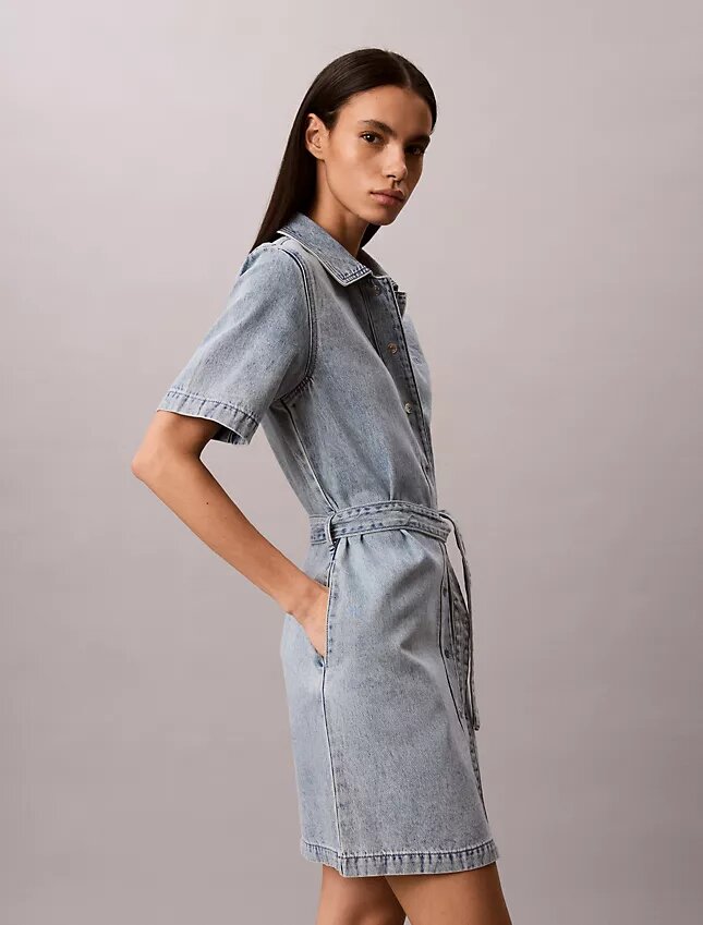 Minivestido de denim con cinturón Minivestido de denim con cinturón