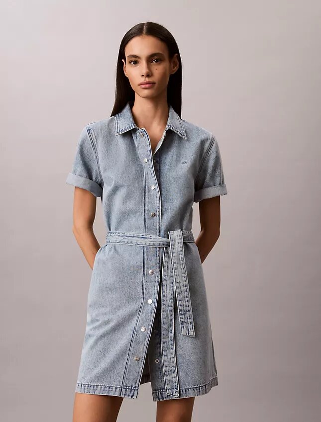 Minivestido de denim con cinturón Minivestido de denim con cinturón