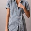Minivestido de denim con cinturón Minivestido de denim con cinturón