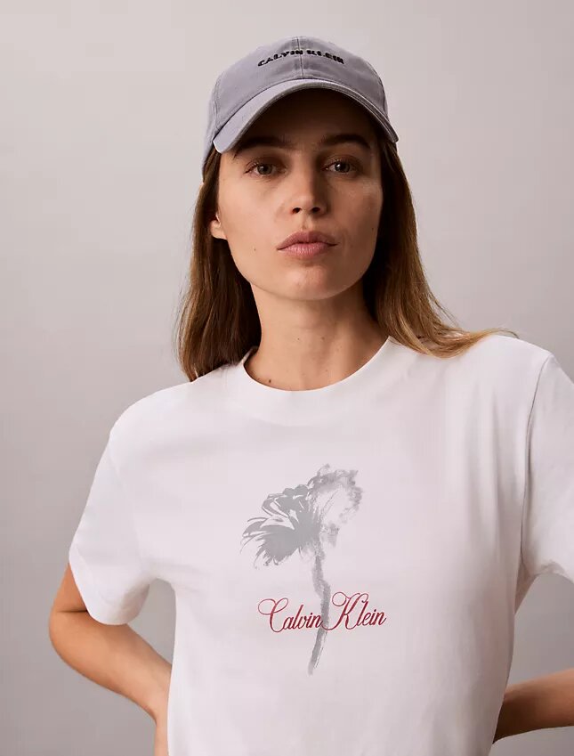 Minivestido tipo camiseta con estampado floral Minivestido tipo camiseta con estampado floral