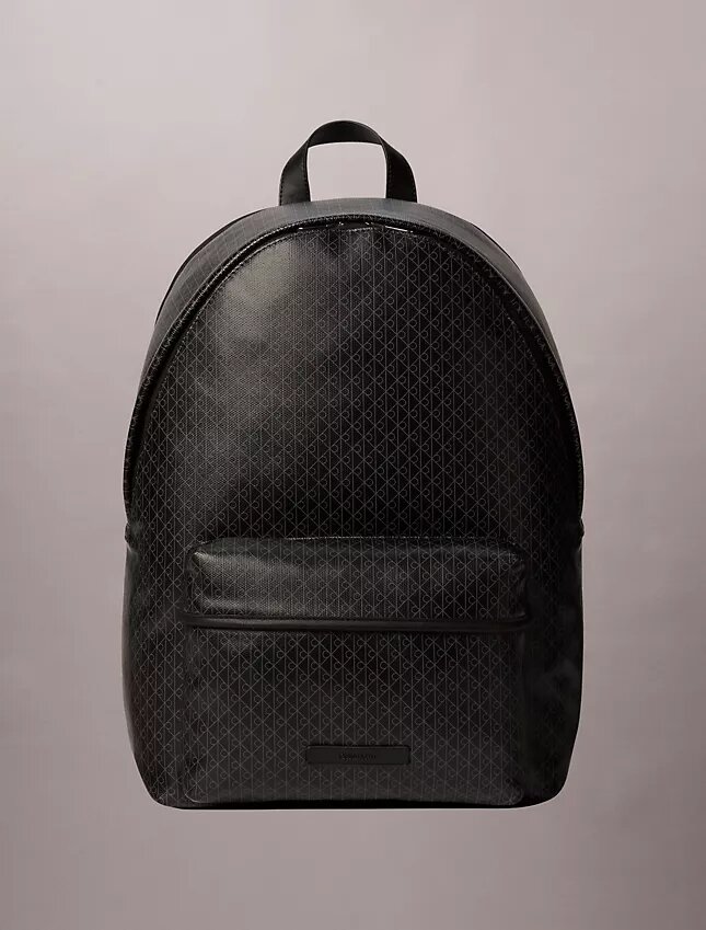 Mochila con logotipo en todo el diseño Mochila con logotipo en todo el diseño