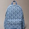 Mochila de Denim con logotipo en todo el diseño Mochila de Denim con logotipo en todo el diseño