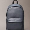 Mochila redonda con logotipo en relieve Mochila redonda con logotipo en relieve