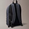 Mochila redonda con logotipo en relieve Mochila redonda con logotipo en relieve