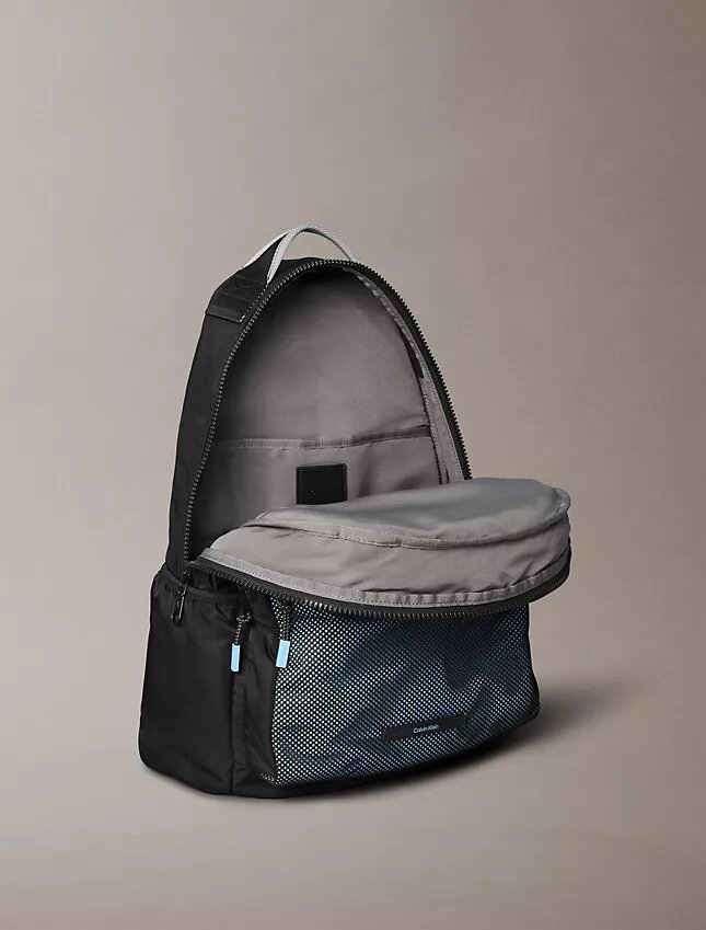 Mochila redonda con parte delantera de malla Mochila redonda con parte delantera de malla