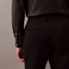 Pantalón ajustado de gabardina de lana Pantalón ajustado de gabardina de lana