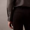 Pantalón ajustado de gabardina de lana Pantalón ajustado de gabardina de lana