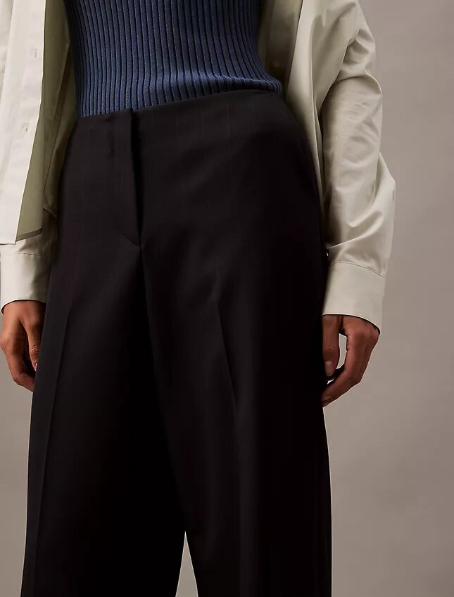 Pantalón de pierna ancha de crepé a rayas Pantalón de pierna ancha de crepé a rayas