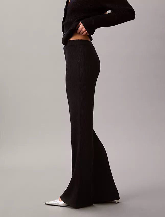 Pantalones acampanados de mezcla de lana merino y lurex Pantalones acampanados de mezcla de lana merino y lurex