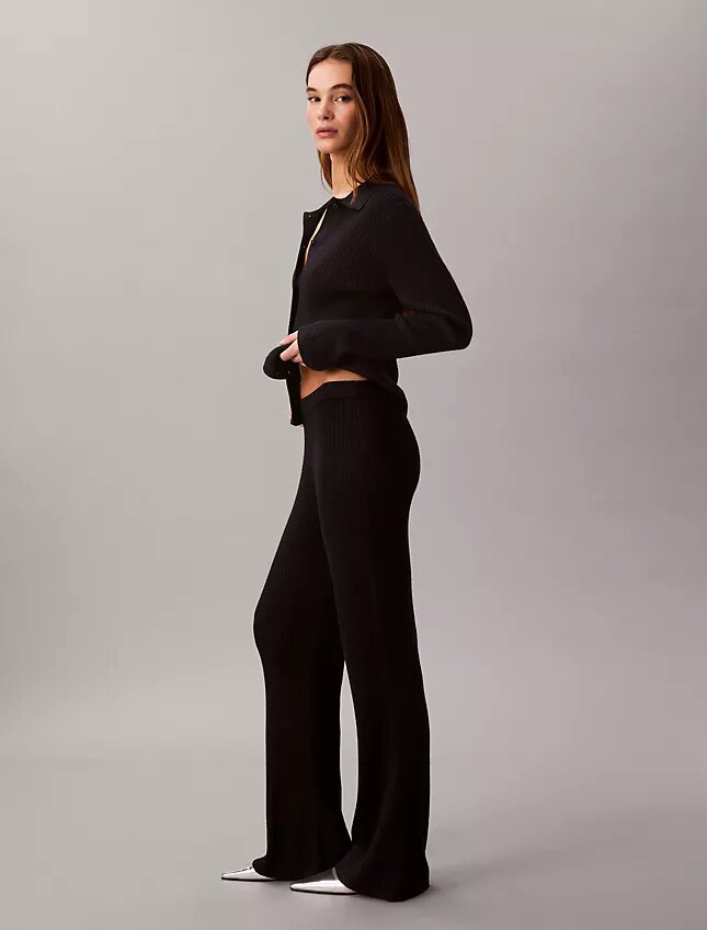 Pantalones acampanados de mezcla de lana merino y lurex Pantalones acampanados de mezcla de lana merino y lurex