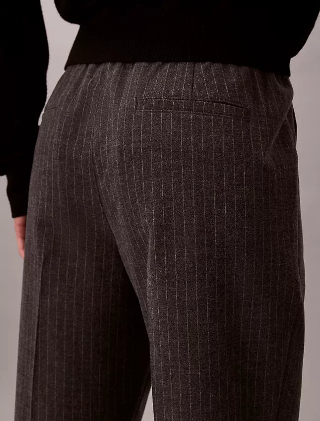 Pantalones ajustados a la tobillera con rayas y cordón Pantalones ajustados a la tobillera con rayas y cordón