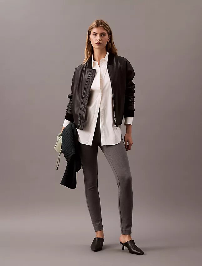 Pantalones ajustados de ponte liso Pantalones ajustados de ponte liso