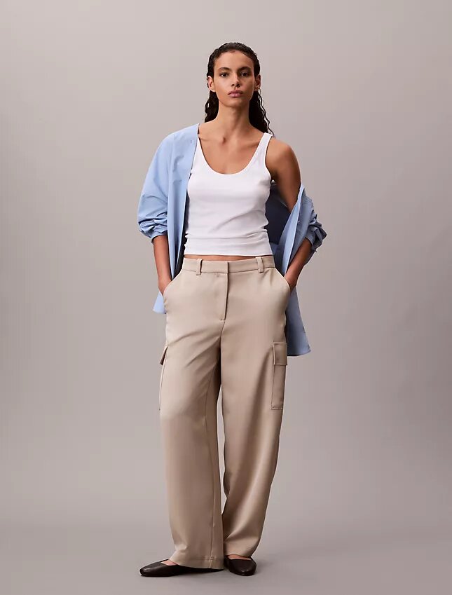 Pantalones cargo holgados de sarga de satén Pantalones cargo holgados de sarga de satén