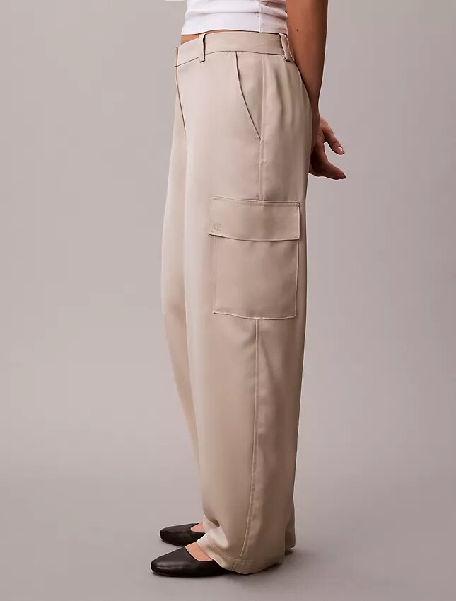 Pantalones cargo holgados de sarga de satén Pantalones cargo holgados de sarga de satén