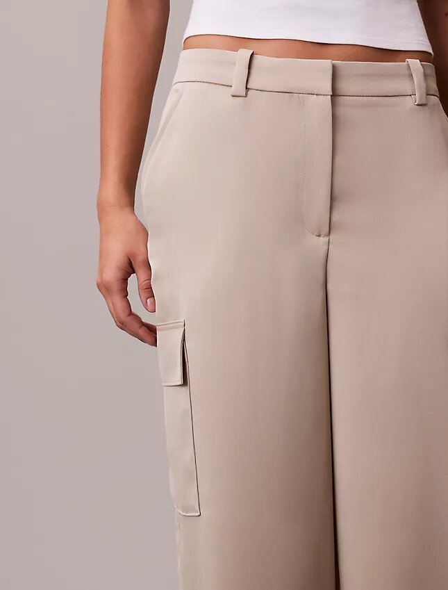 Pantalones cargo holgados de sarga de satén Pantalones cargo holgados de sarga de satén