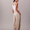 Pantalones cargo holgados de sarga de satén Pantalones cargo holgados de sarga de satén
