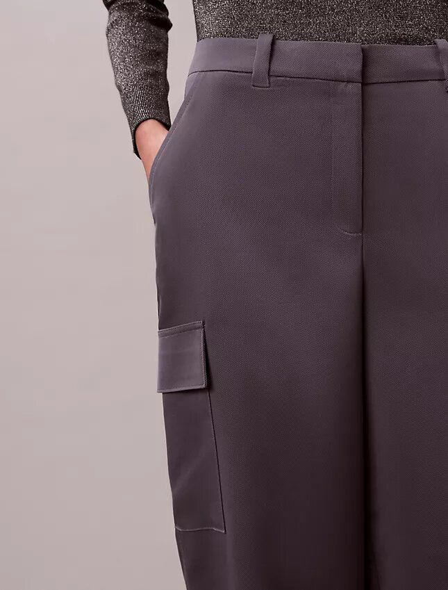 Pantalones cargo holgados de sarga de satén Pantalones cargo holgados de sarga de satén