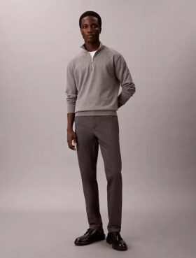 Pantalones chino ajustados de satén de algodón