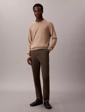 Pantalones chino ajustados de satén de algodón