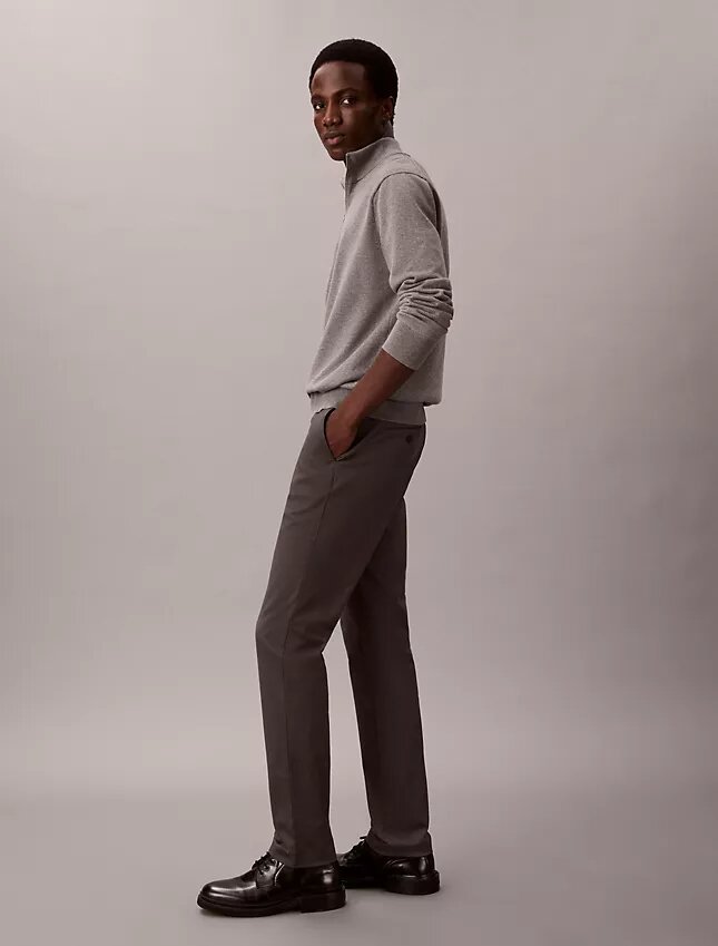 Pantalones chino ajustados de satén de algodón Pantalones chino ajustados de satén de algodón