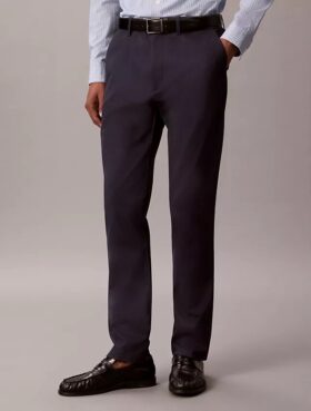 Pantalones chino ajustados de satén de algodón