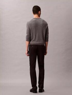 Pantalones chino ajustados de satén de algodón