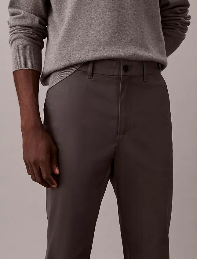 Pantalones chino ajustados de satén de algodón Pantalones chino ajustados de satén de algodón