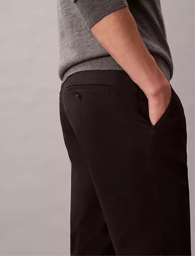 Pantalones chino ajustados de satén de algodón Pantalones chino ajustados de satén de algodón
