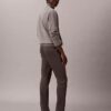 Pantalones chino ajustados de satén de algodón Pantalones chino ajustados de satén de algodón