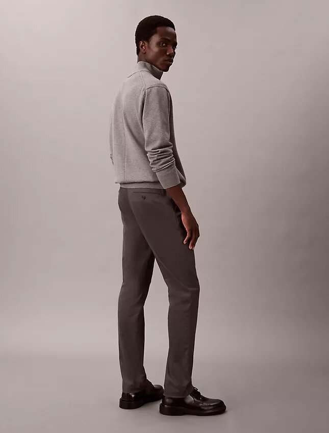 Pantalones chino ajustados de satén de algodón Pantalones chino ajustados de satén de algodón