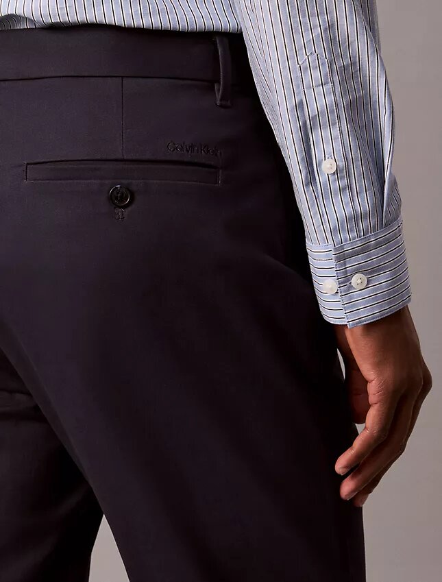 Pantalones chino ajustados de satén de algodón Pantalones chino ajustados de satén de algodón