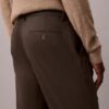 Pantalones chino ajustados de satén de algodón Pantalones chino ajustados de satén de algodón