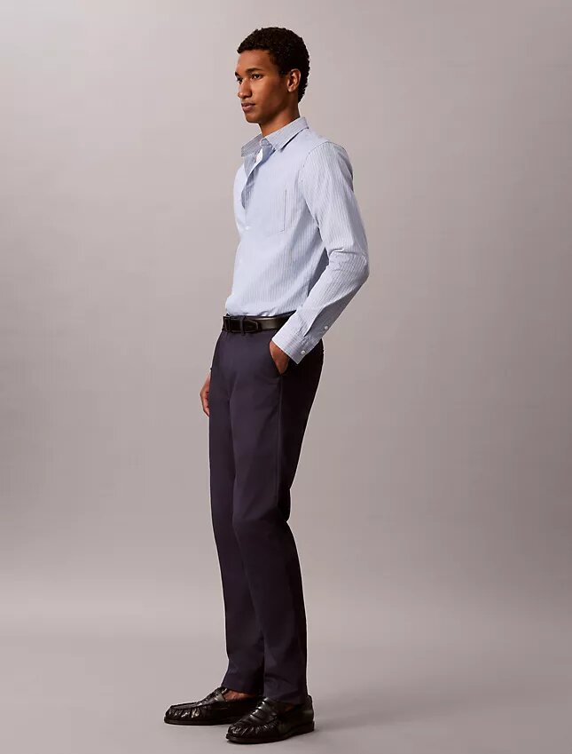 Pantalones chino ajustados de satén de algodón Pantalones chino ajustados de satén de algodón