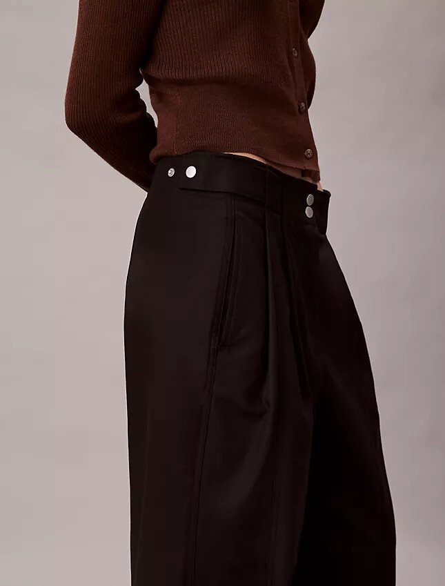 Pantalones chino de pierna ancha ajustables Pantalones chino de pierna ancha ajustables