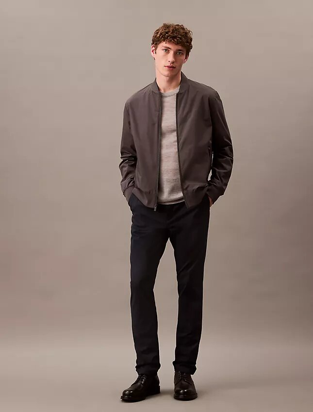 Pantalones chino elásticos modernos Pantalones chino elásticos modernos