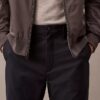 Pantalones chino elásticos modernos Pantalones chino elásticos modernos