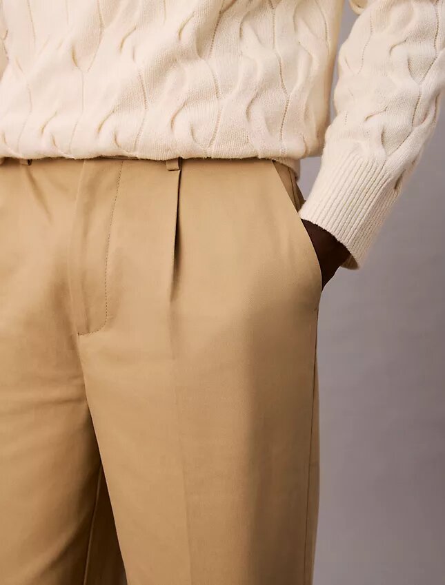 Pantalones chino rectos con pliegues estilo años 90 Pantalones chino rectos con pliegues estilo años 90