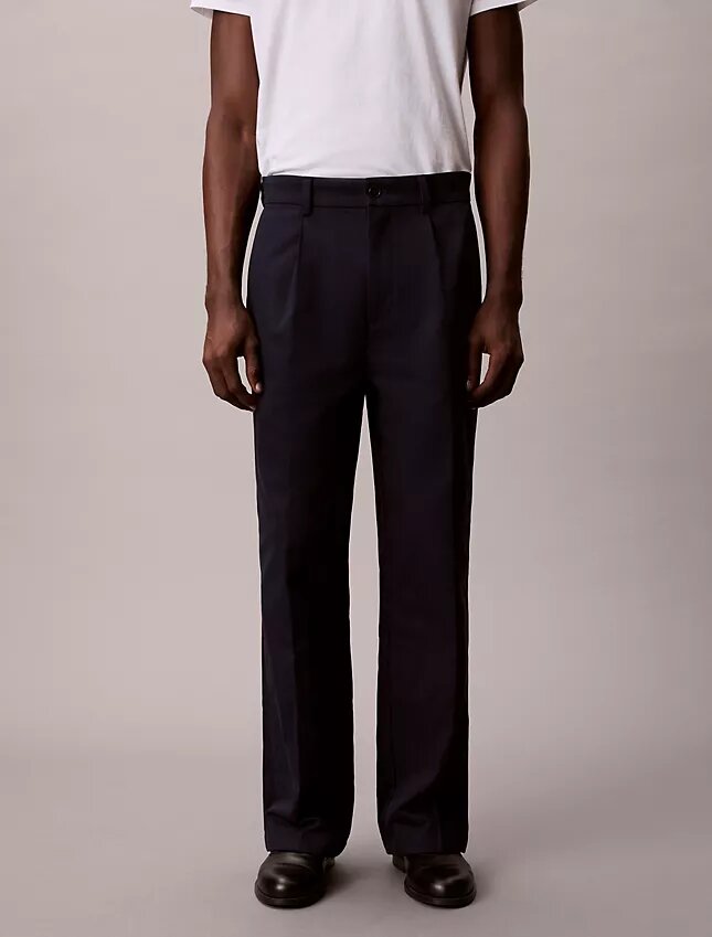 Pantalones chino rectos con pliegues estilo años 90 Pantalones chino rectos con pliegues estilo años 90