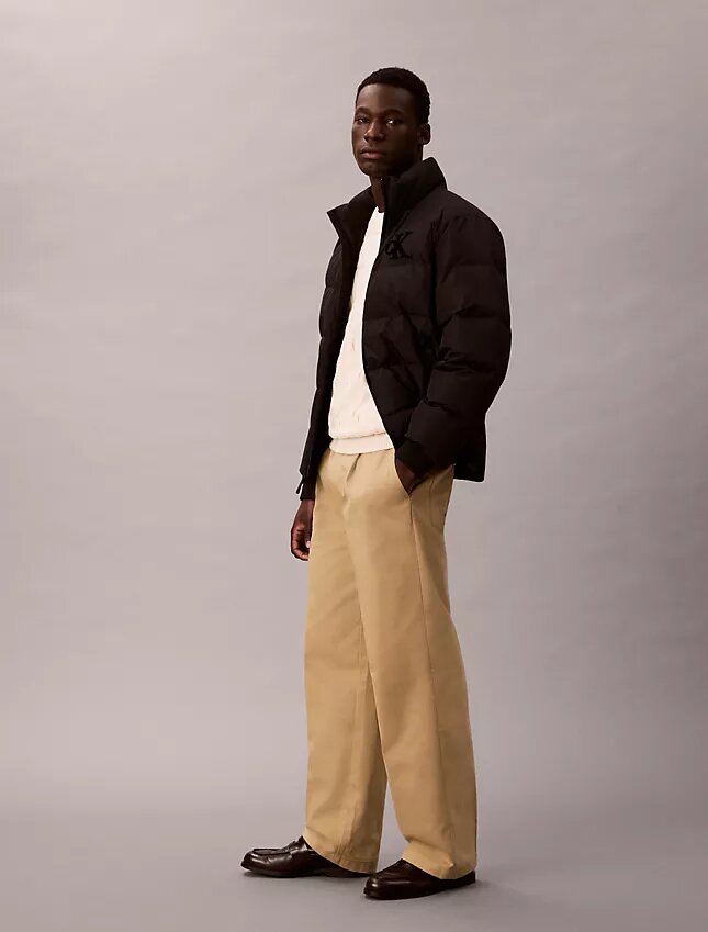 Pantalones chino rectos con pliegues estilo años 90 Pantalones chino rectos con pliegues estilo años 90