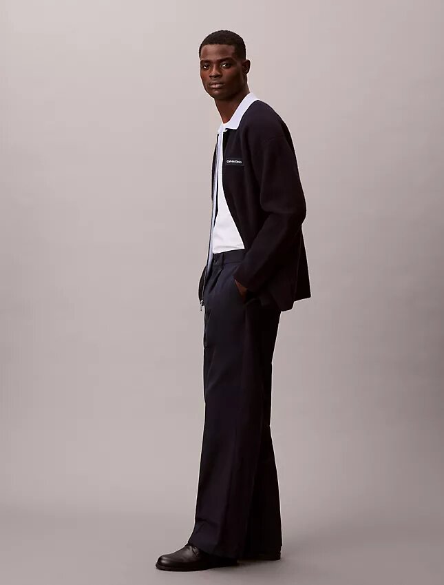 Pantalones chino rectos con pliegues estilo años 90 Pantalones chino rectos con pliegues estilo años 90
