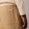 Pantalones chino rectos con pliegues estilo años 90 Pantalones chino rectos con pliegues estilo años 90