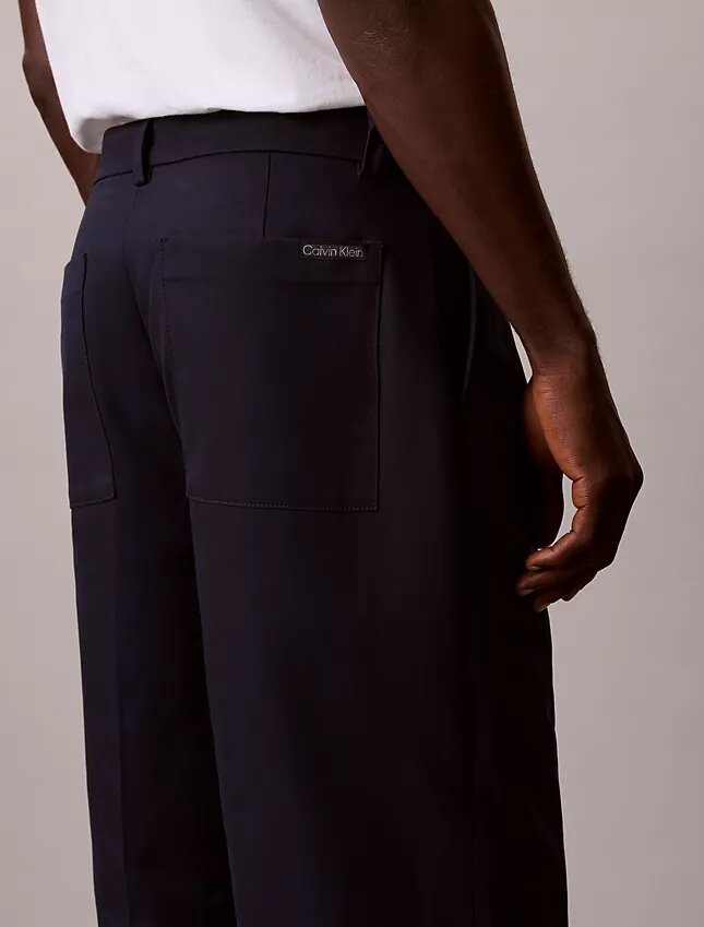 Pantalones chino rectos con pliegues estilo años 90 Pantalones chino rectos con pliegues estilo años 90