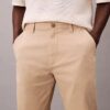 Pantalones chino rectos estándar Pantalones chino rectos estándar