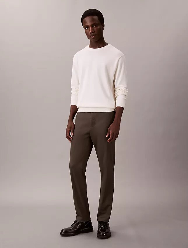 Pantalones chinos ajustados y cónicos de satén de algodón Pantalones chinos ajustados y cónicos de satén de algodón