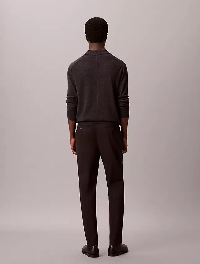 Pantalones chinos ajustados y cónicos de satén de algodón Pantalones chinos ajustados y cónicos de satén de algodón