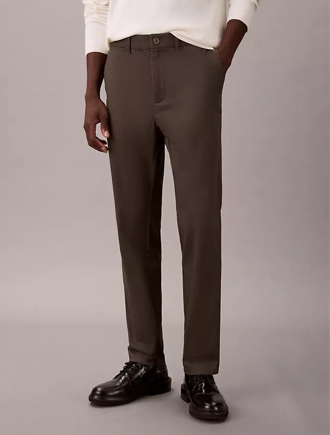Pantalones chinos ajustados y cónicos de satén de algodón Pantalones chinos ajustados y cónicos de satén de algodón