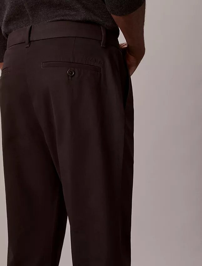 Pantalones chinos ajustados y cónicos de satén de algodón Pantalones chinos ajustados y cónicos de satén de algodón