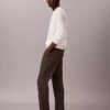 Pantalones chinos ajustados y cónicos de satén de algodón Pantalones chinos ajustados y cónicos de satén de algodón