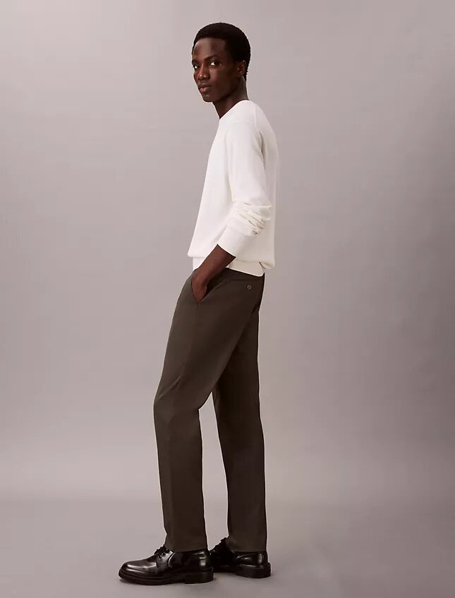 Pantalones chinos ajustados y cónicos de satén de algodón Pantalones chinos ajustados y cónicos de satén de algodón