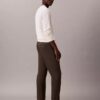 Pantalones chinos ajustados y cónicos de satén de algodón Pantalones chinos ajustados y cónicos de satén de algodón